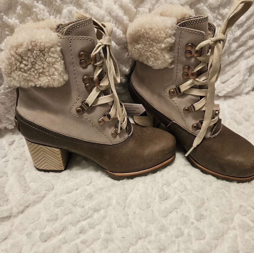 Ladies sorel booties